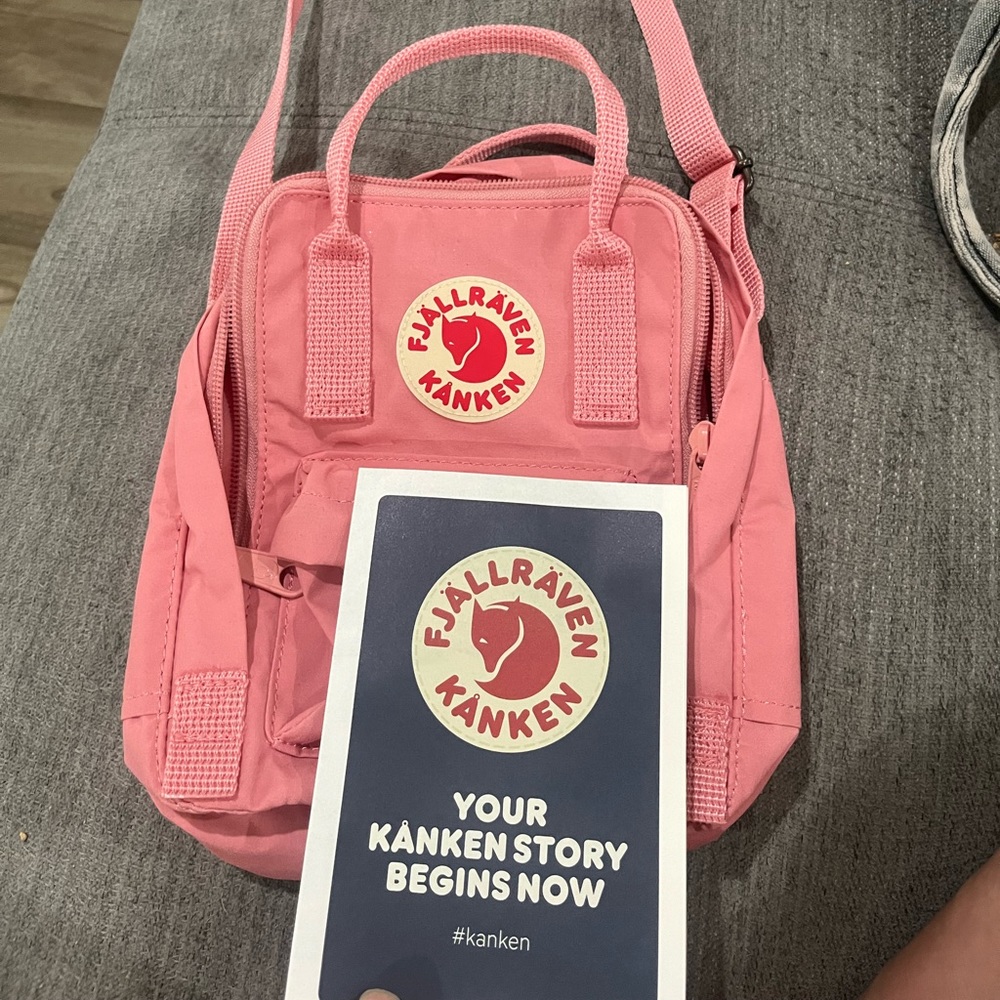 BRAND NEW NEVER USED Fjallraven Kaken pink bag!